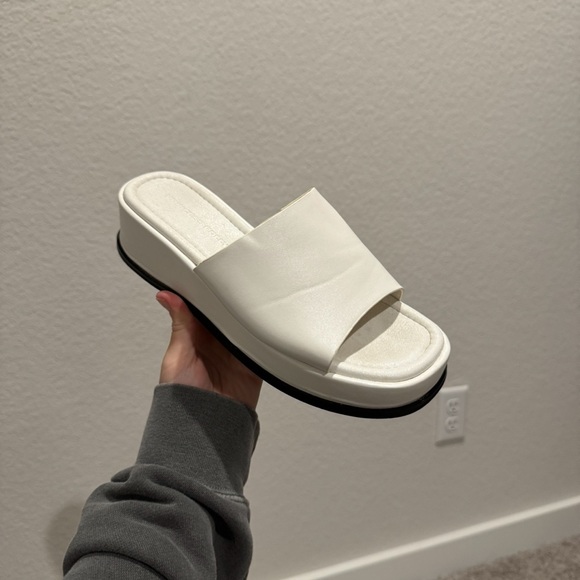 Princess Polly white platform slides - Picture 6 of 13